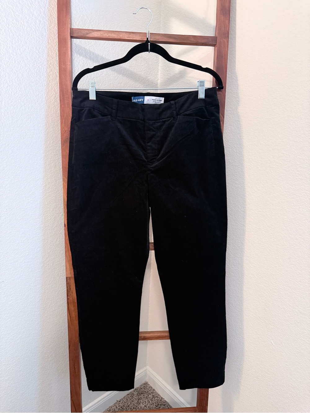 Old Navy Black Velvet High Rise Pixie Skinny Pants Size 10